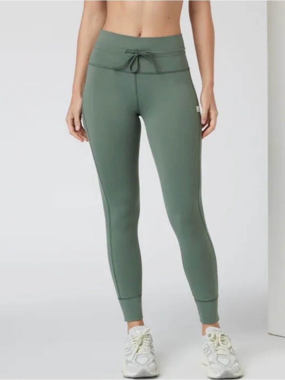 Vuori Daily Legging Sage Green High-Rise Drawstring Jogger Style Pant Medium